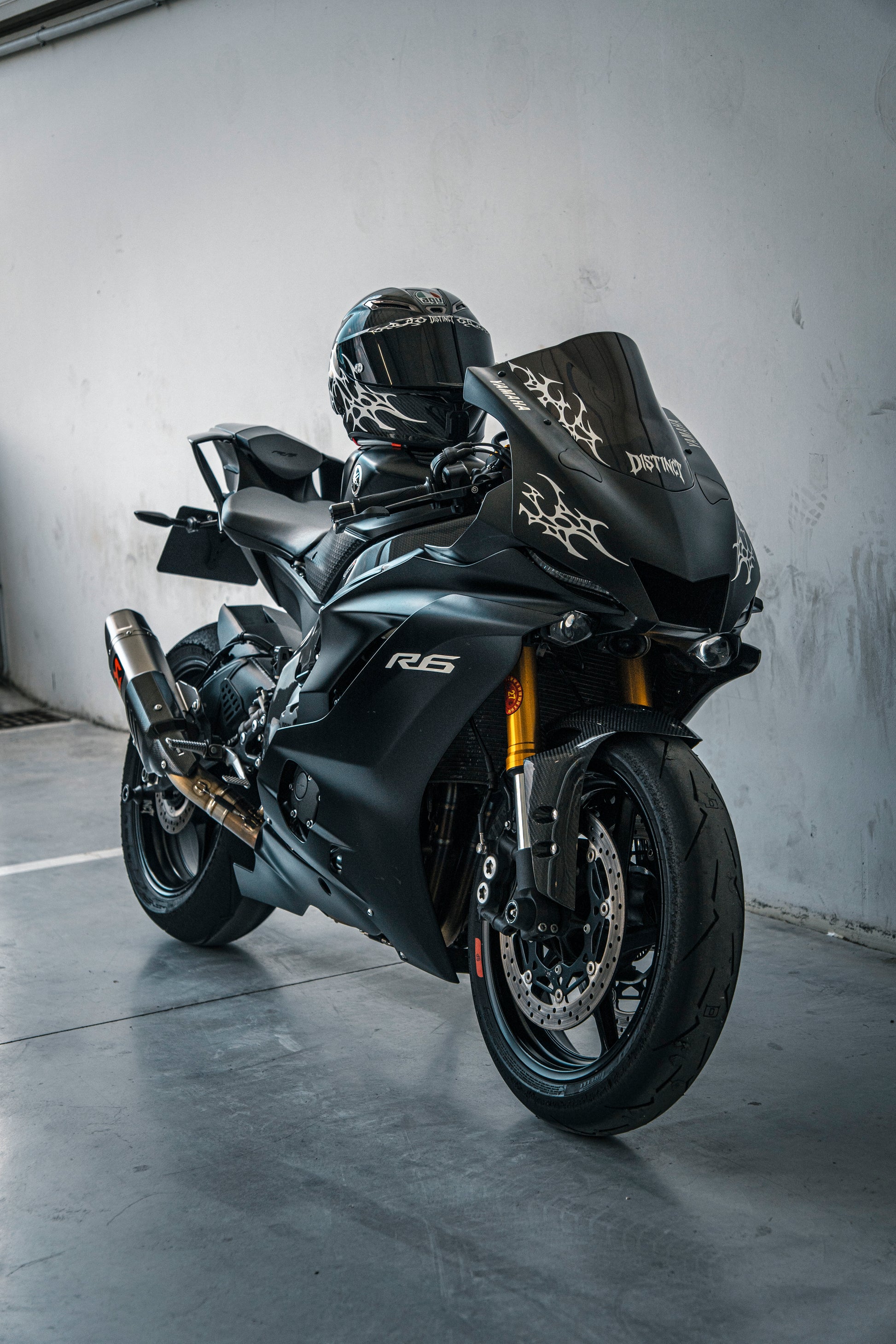 Aggressive dark luxury motorcycle helmet 